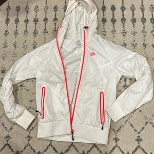 Women’s Nike wind breaker jacket